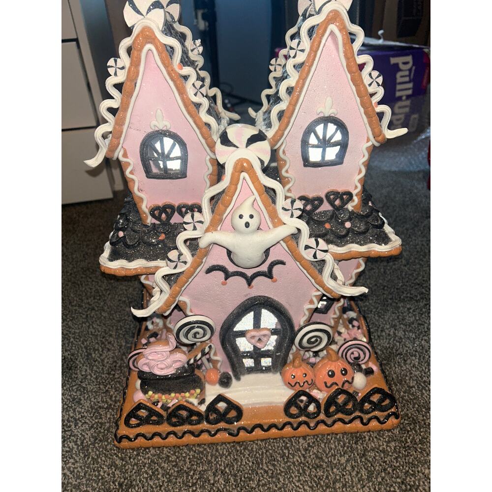 Candy Corn Lane Pastel Pink HALLOWEEN LED Gingerbread LARGE House New 15”